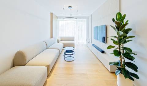 Charming 2bdr apt 95 m2, 2x balconies and 2x parking, LIGET