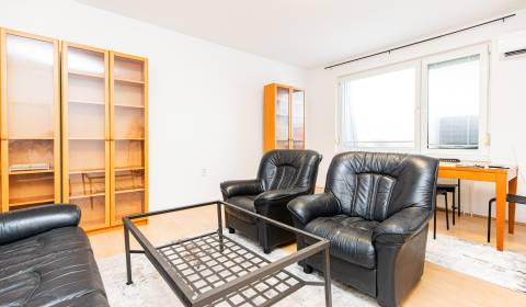 RESERVED Spacious 4-room apartment in New Town