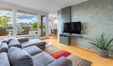 SOLD Sunny 3 bdr apt, 113,3 m2, 2x bathroom, 2 x parking BORIA