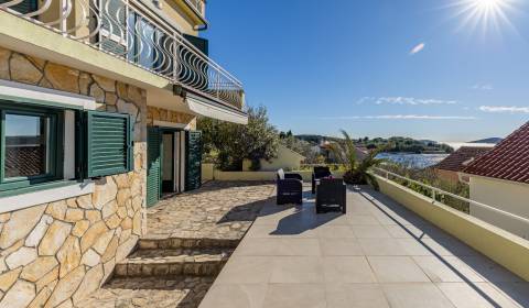  Spacious family house, 242 m2, terraces, island Prvij - Šepurine