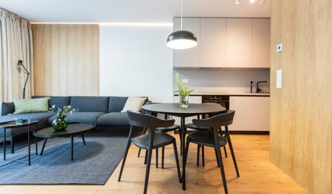 Modern new 1-bedroom apartment with loggia and parking