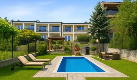 FOR SALE 5 BEDROOM FAMILY HOUSE WITH GREAT VIEW,GARAGE,QUIET LOCATION