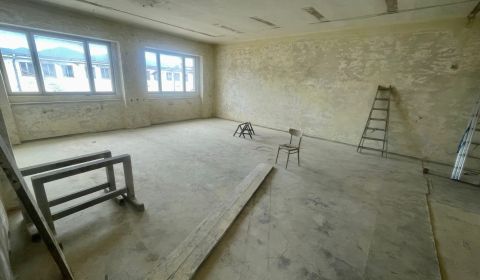 Sale Storehouses and Workshops, Storehouses and Workshops, Robotnícka,