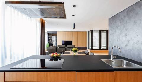 RIVERS I Premium 4-room apartment with panoramic views of the capital