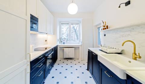 Unique 2bdr apt 70 m2, with loggia and balcony, renovated 
