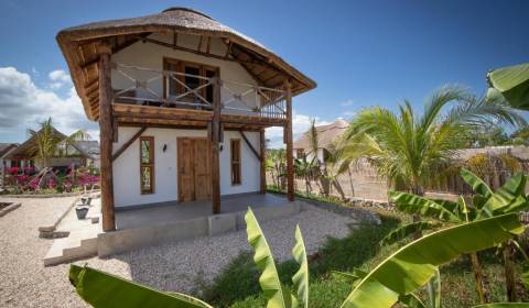 ONE STOREY VILLA WITH OCEAN VIEW