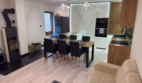Modern Family Home with Smart Tech in Scenic Plavnica