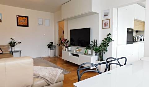 Sale Three bedroom apartment, Three bedroom apartment, Záhonok, Zvolen