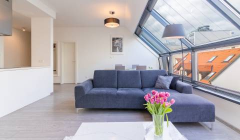 Exclusive 2bdr apt 82m2, balcony, parking, WEINHAUER