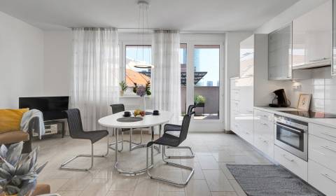 RESERVED 1bdr apt in the center, 60m2, balcony 11m2, parking in garage