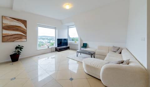 Exceptional 2bdr apt in house 125 m2, with balcony and parking, view 