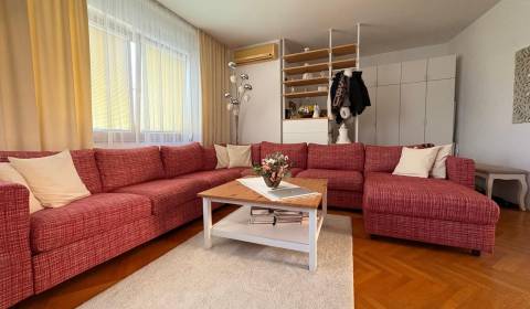 Rent Three bedroom apartment, Three bedroom apartment, Petőfiho, Komár