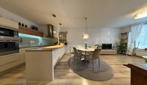 Spacious 3bdr apt 90m2, with two bathrooms, parking, CUBICON