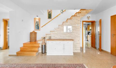Sunny, spacious 3- storey family house, 215 m2, plot 446 m2, Kalvária