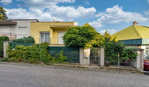 Sunny, spacious 3- storey family house, 215 m2, plot 446 m2, Kalvária