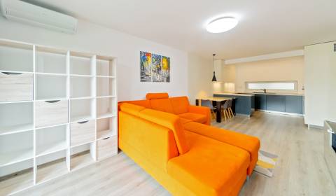 Stylish 2bdr apt 80 m2, A/C, with loggia and parking, MILETIČOVA 5