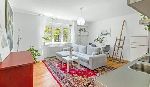 Very nice, design 1bdr apt 43m2, A/C, great area