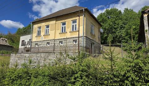 Charming Family Home with Scenic Views in Chrťany