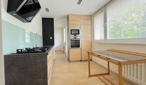 Sale Three bedroom apartment, Three bedroom apartment, Hlavná, Malacky