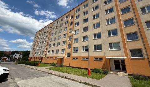 Spacious 3-Room Apartment in Peaceful Pravenec Location