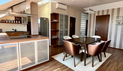 Rent Three bedroom apartment, Three bedroom apartment, Dunajské nábrež