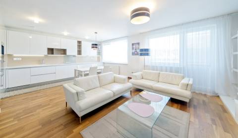 Beautiful, modern 2bdr apt 97 m2, 2x loggia, parking, RUSTICA