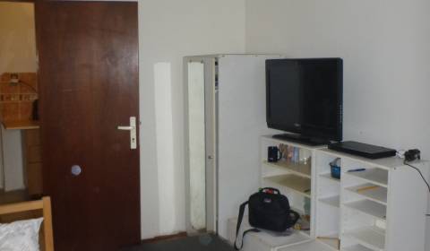 Cozy 2-Room Apartment in Vrakuňa with Great Accessibility