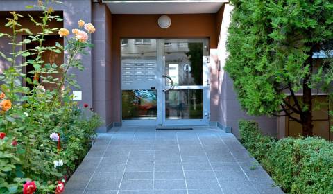 Spacious 3-Room Apartment with Loggia in Bratislava - Nivy