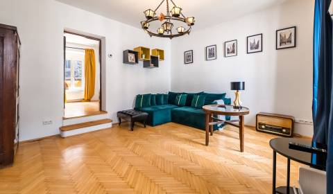 Unique 1bdr apt 53m2,with wooden parquet floors in a historic building
