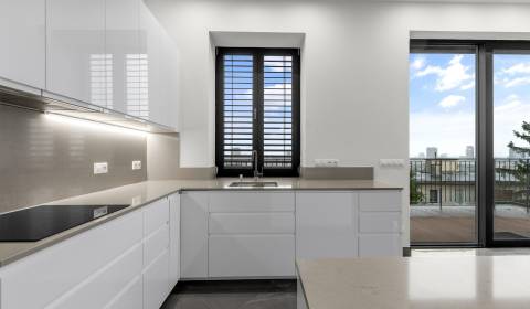 FOR SALE - Luxurious 4-Room Apartment in the Old Town