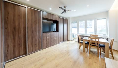 Pleasant, spacious 2bdr apt 90 m2, A/C, with balcony 