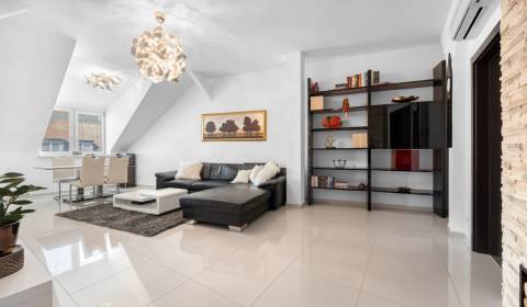 Designer 1bdr apt, 78 m2, with A/C and parking, in the city center