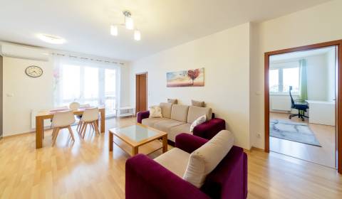 Modern,exceptional 2bdr apt 74 m2, balcony and loggia, quiet location