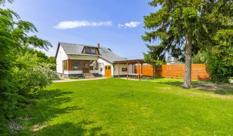 Family house 250m2 with large garden, Wolfsthal
