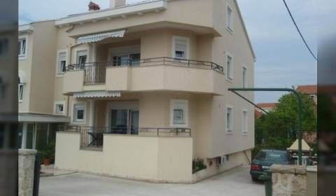 CROATIA - Apartment house on the outskirts of Zadar - DIKLO