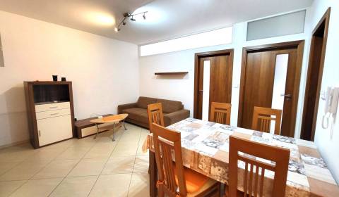 Rent Two bedroom apartment, Two bedroom apartment, Škultétyho, Topoľča