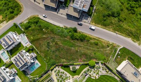 Building plot 2341 m2, all utilities, Strážna Street, Koliba