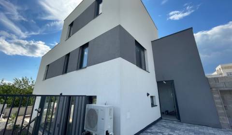 Sale Family house, Family house, Kamenistá, Bratislava - Rača, Slovaki