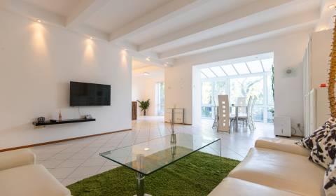 Exclusive 2.5-rm apt with winter garden, Castle Hill