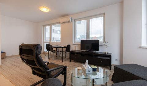 Beautiful1-bdr apt with balcony and parking, Ružinov