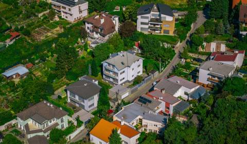 Spacious, sunny 3-storey family house, plot 571 m2, 6 x parking