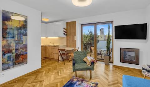 Stylish studio apt 25m2 with terrace, FOR SHORT-TERM RENT (4-6 MONTHS)