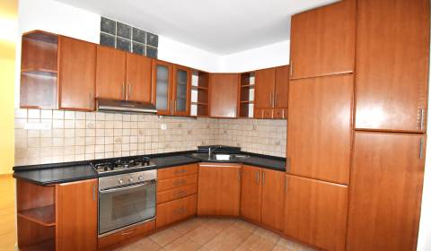 Modern 3-Room Apartment in Quiet Galanta Location