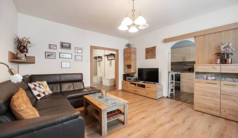 Sale Three bedroom apartment, Three bedroom apartment, Ambroseho, Brat