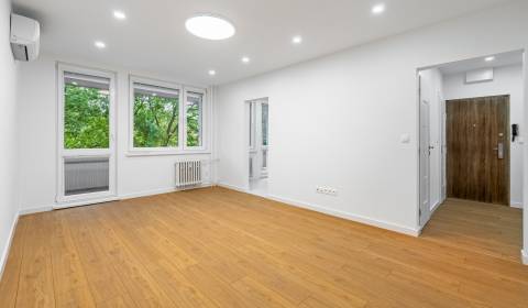 Modern, bright 2bdr apt 64m2, with a large loggia and separate rooms