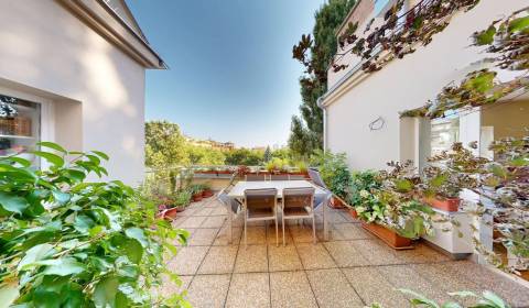 Sale Four+ bedroom apartment, Four+ bedroom apartment, Štúrova, Bratis