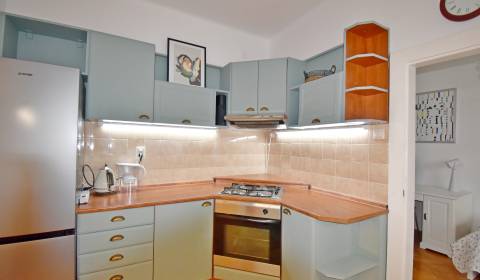 Spacious 3-Room Apartment with Parking in Central Galanta