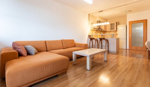 Bright 2-Room Apartment with Parking in Koprivnica