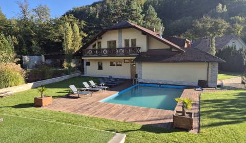 Spacious Family Home with Pool in Scenic Žarnovica Village
