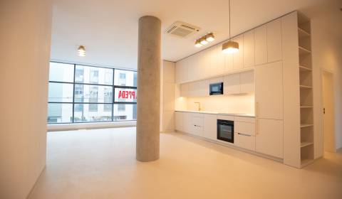 RESERVATION Fully Renovated 4-Bedroom Flat in Old Town